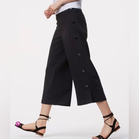 LOFT Pants - LOFT Woman’s‎ Pants Black Wide Leg Cropped Side Buttons Size 4